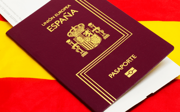 El pasaporte español, un año más entre los tres más valiosos del mundo