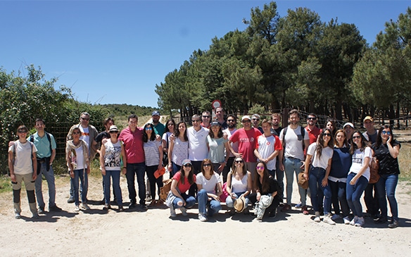 The Larrauri & Martí team dedicates a day to reforest the Colada de Manzanares el Real in El Boalo